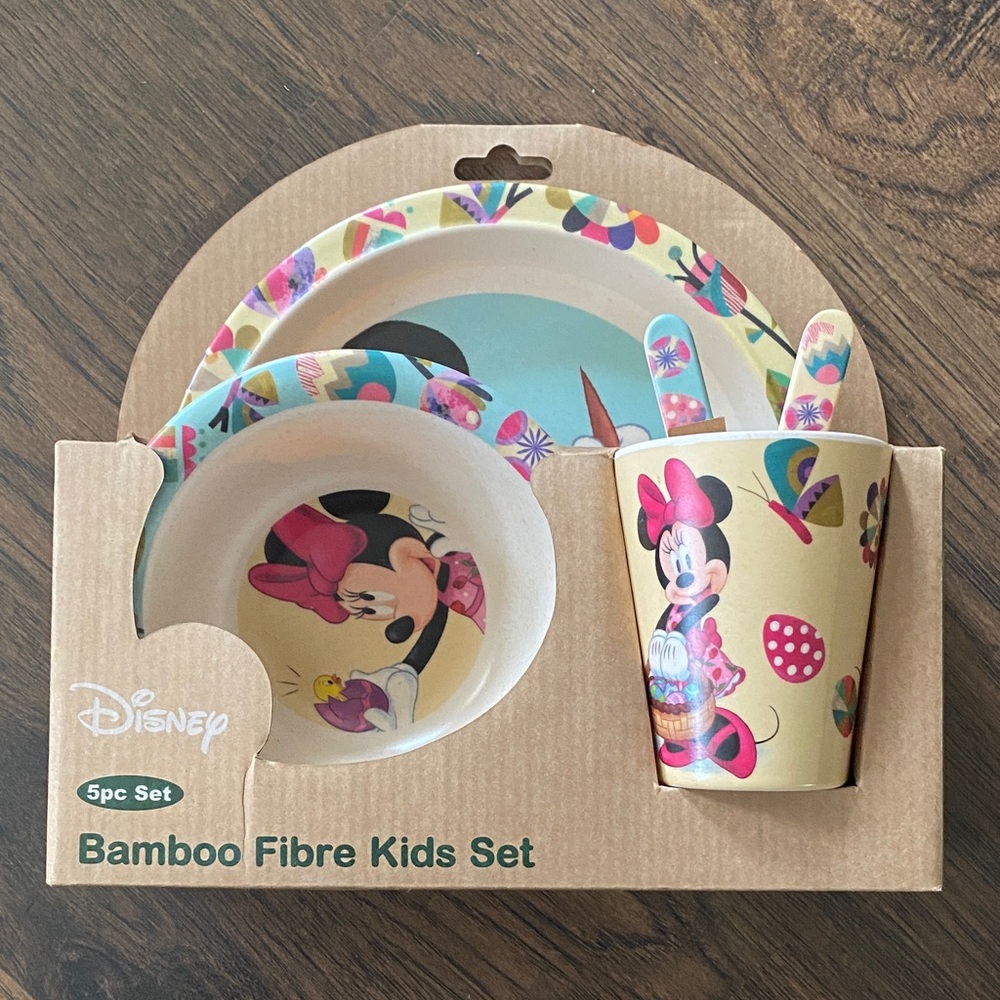 Minnie Mouse Easter 5 Piece Table setting